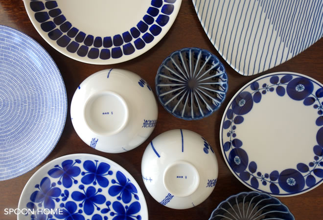 白と藍色の組み合わせの食器画像