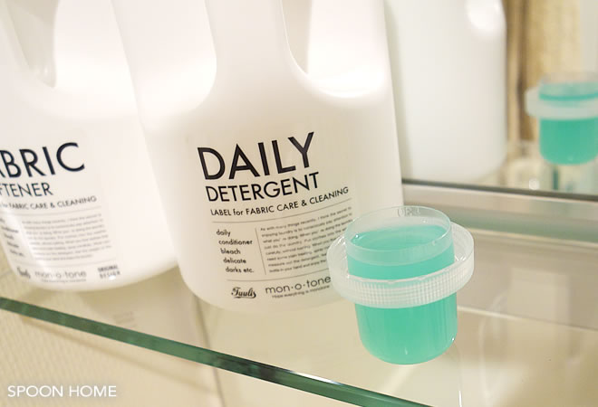白い洗濯洗剤容器の軽量カップのブログ画像