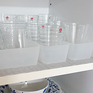 グラス コップのおしゃれな収納方法 棚整理のおすすめ収納ケース 無印良品 100均