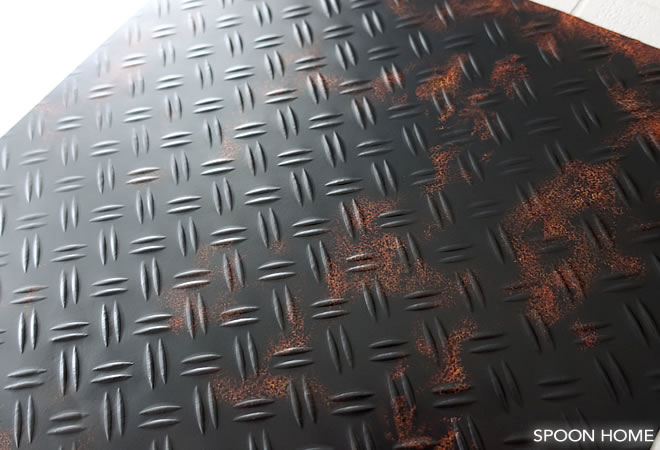 100均セリアの正方形リメイクシート「鉄板風サビ加工」のブログ画像