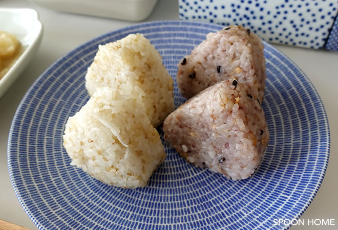 無印良品の冷凍食品「発芽玄米ごはんの塩おにぎり」のブログ画像