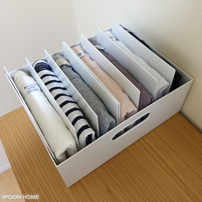 無印良品のスチロール仕切スタンドでTシャツを収納しているブログ画像