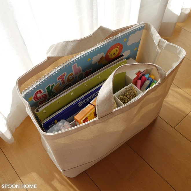 無印良品のスチロール仕切スタンドでお絵かきグッズを収納しているブログ画像