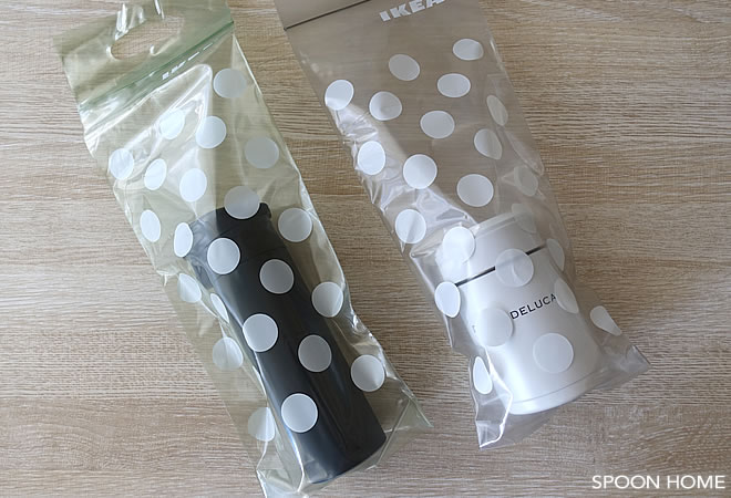 IKEAのBAMSIGプラスチック袋に水筒を収納