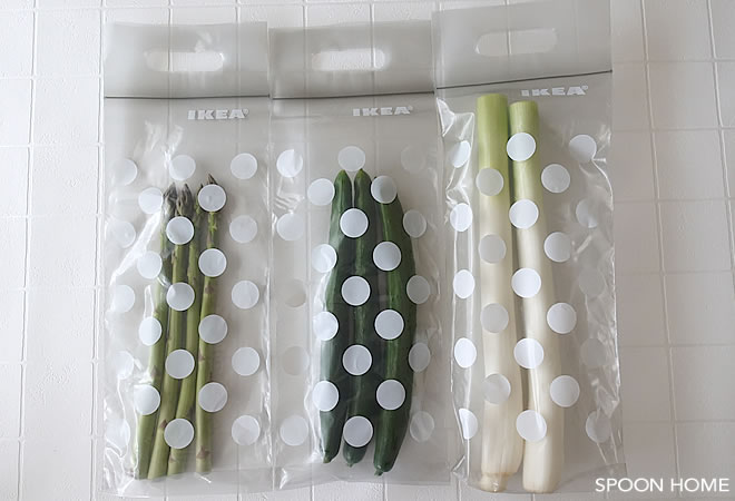 IKEAのBAMSIGプラスチック袋に野菜を収納
