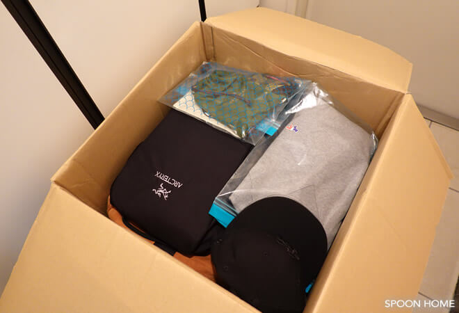 服の宅配買取ブランドコレクトの集荷用ダンボールの画像