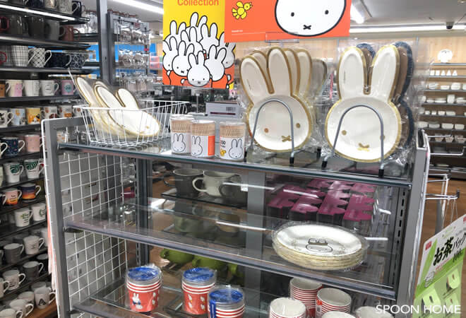 100均ダイソーとミッフィーのラコボ商品の売り場画像