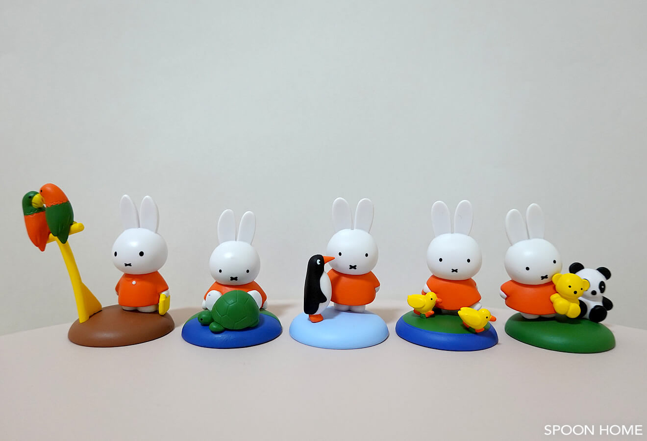 人気のガチャガチャ「miffy ミッフィー わくわくどうぶつえんフィギュア」の画像