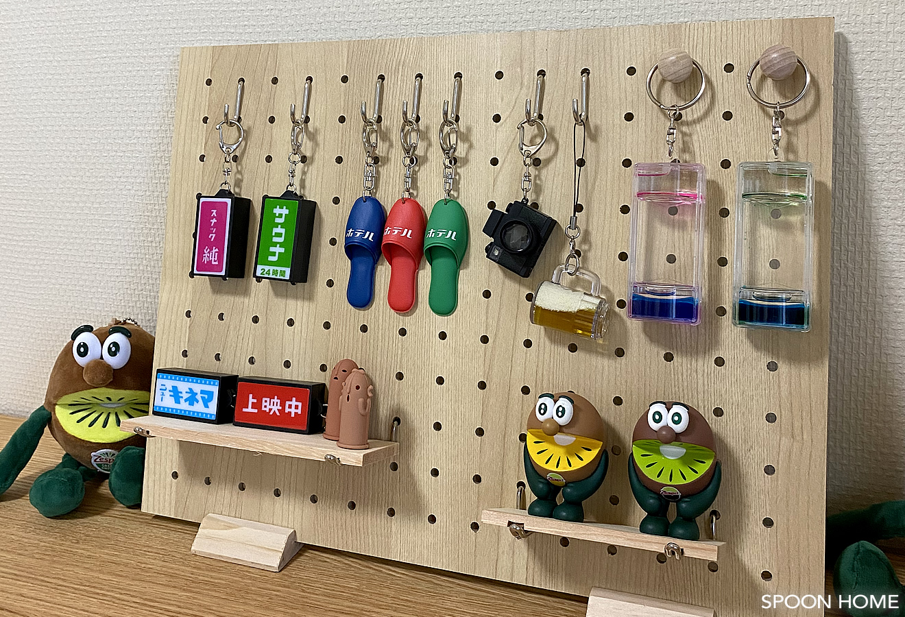 おすすめの文房具「ニューレトロ スリッパキーホルダー」の画像