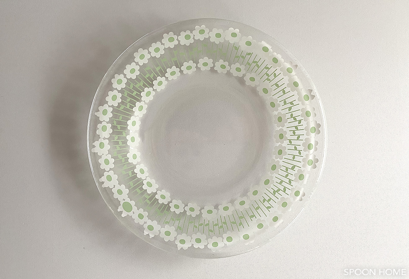 アデリアレトロのプレートとグラスの食器画像