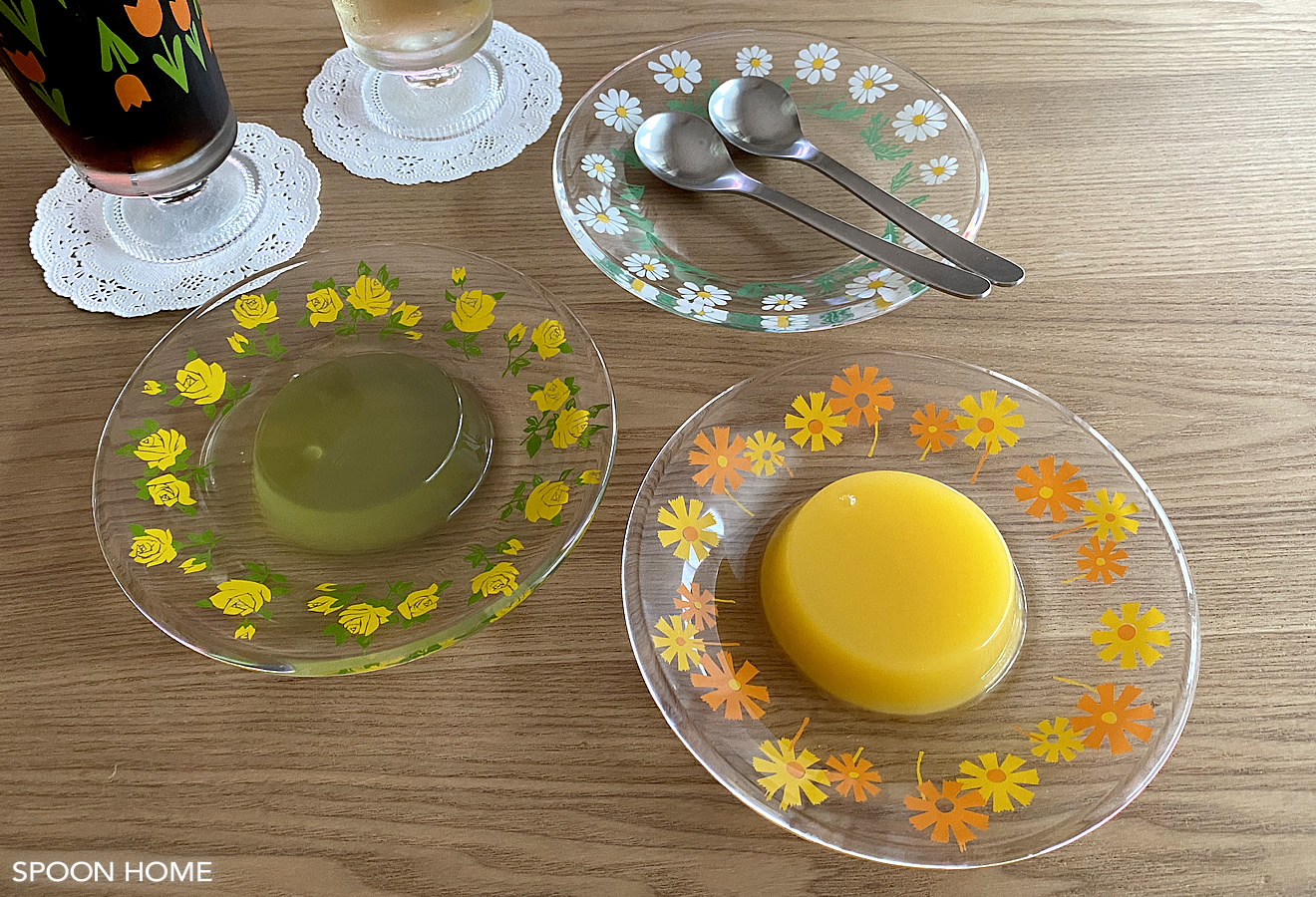 アデリアレトロのプレートとグラスの食器画像