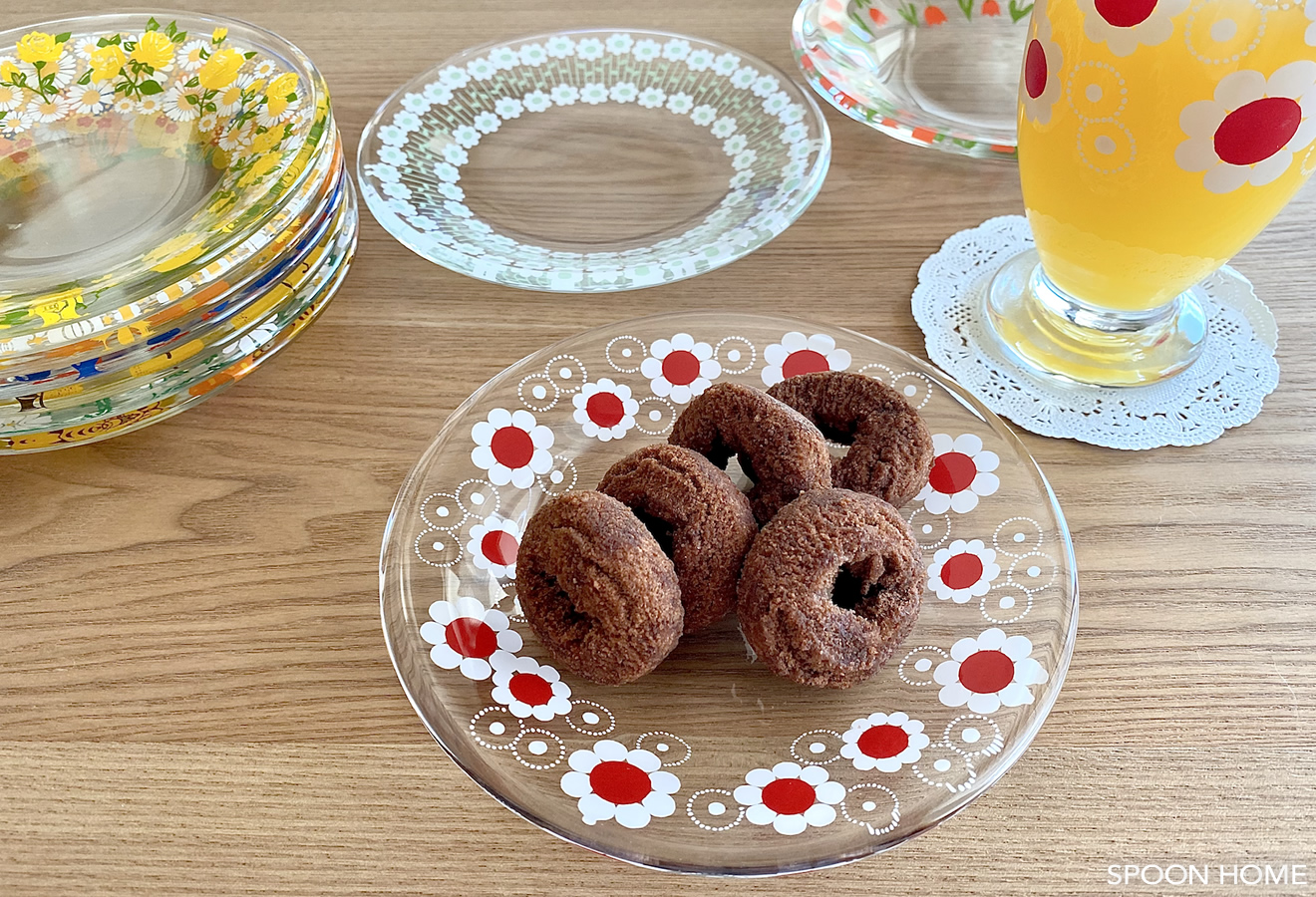 アデリアレトロのプレートとグラスの食器画像