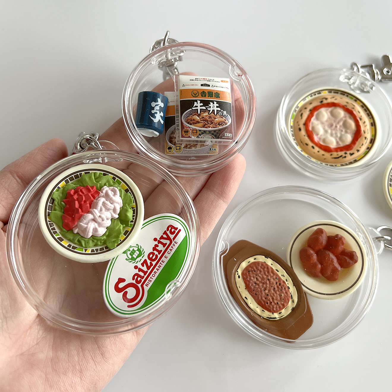 100均ダイソーの缶バッジキーホルダーキットの収納アイデアのブログ画像